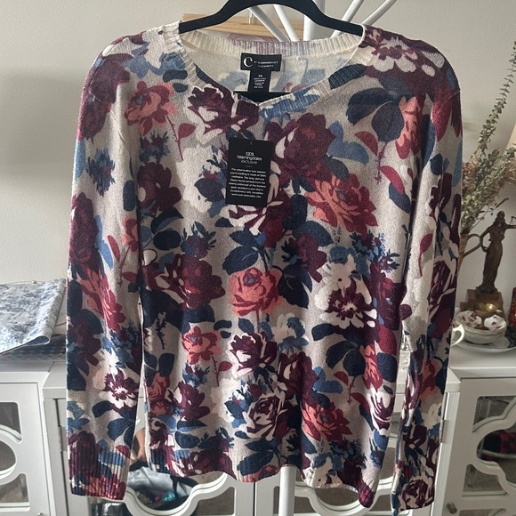 Bloomingdale's Tops - Bloomingdale’s Floral Cashmere Sweater - Cream, Red, Blue